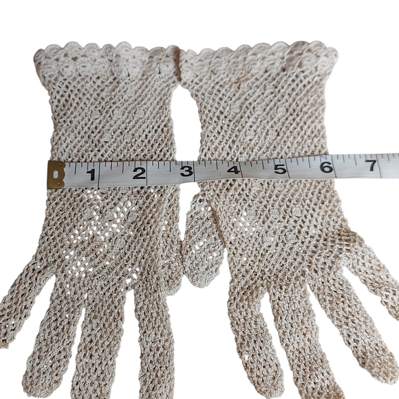 Vintage Ivory Cream Victorian Crochet Lacey Mesh Wrist Length Feminine Gloves - Picture 13 of 16